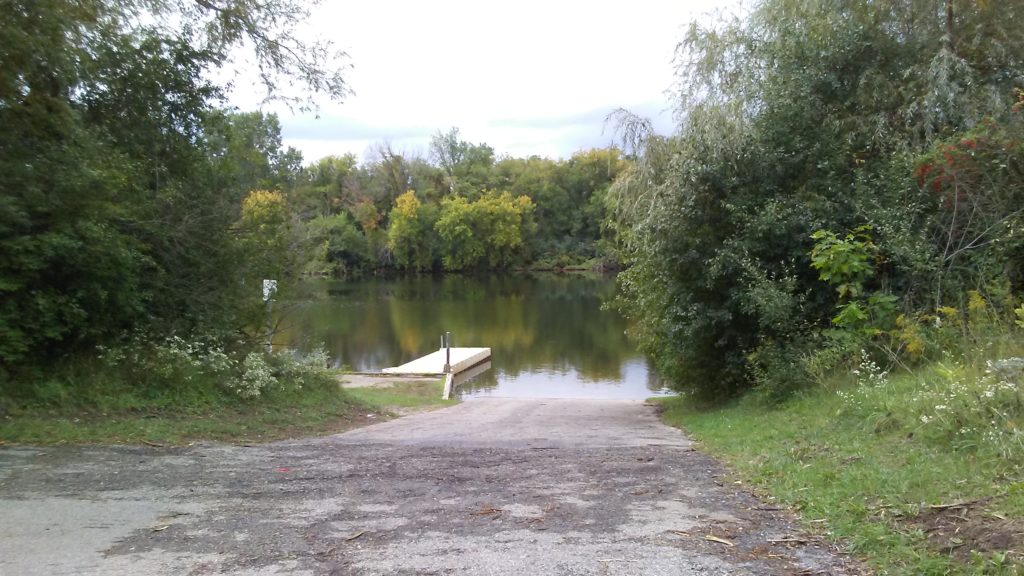 Boat ramp with pontoon